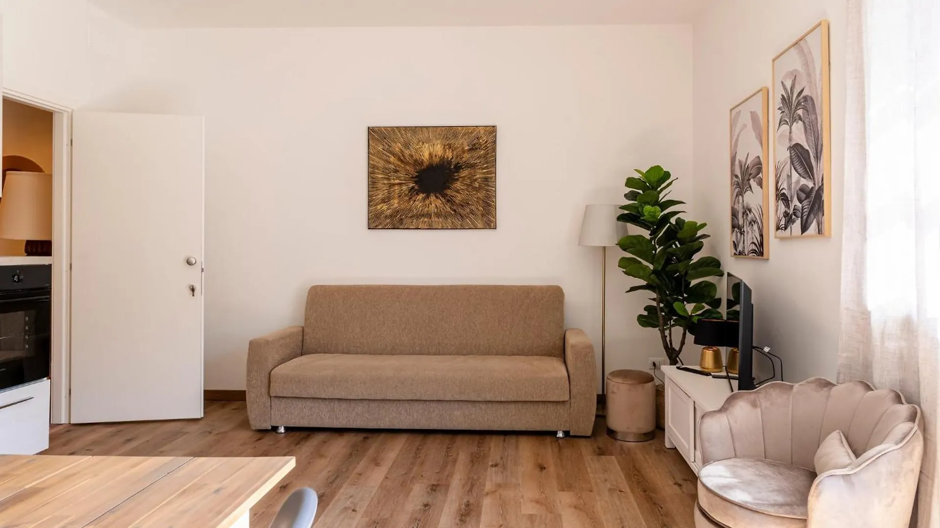 Livorno Central And Modern 2 Apts & 1 Room! Italy