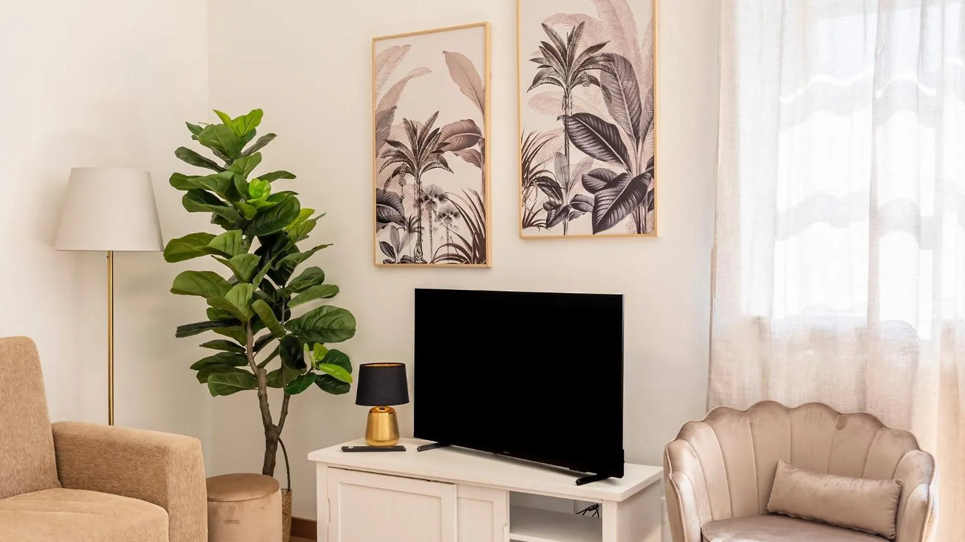 Livorno Central And Modern 2 Apts & 1 Room! Apartment