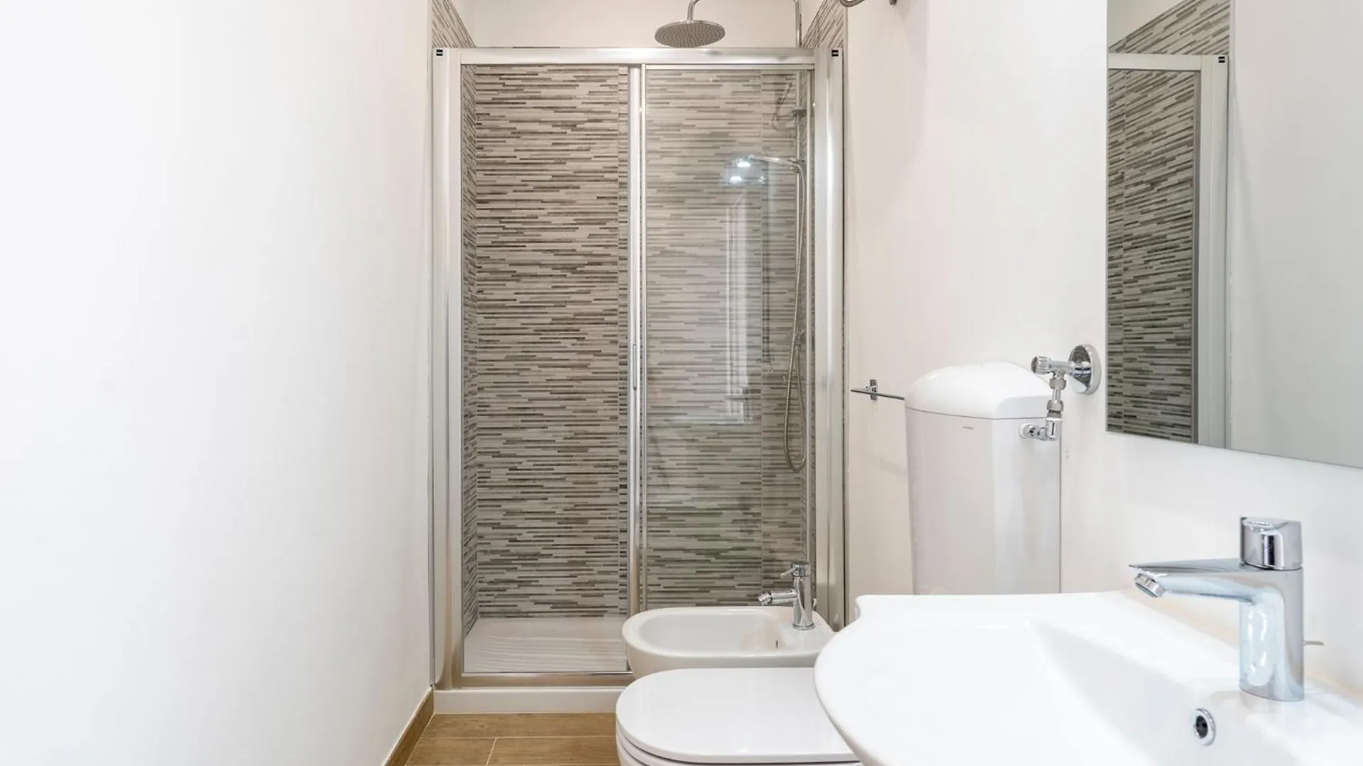 Livorno Central And Modern 2 Apts & 1 Room! 0*,  Italy
