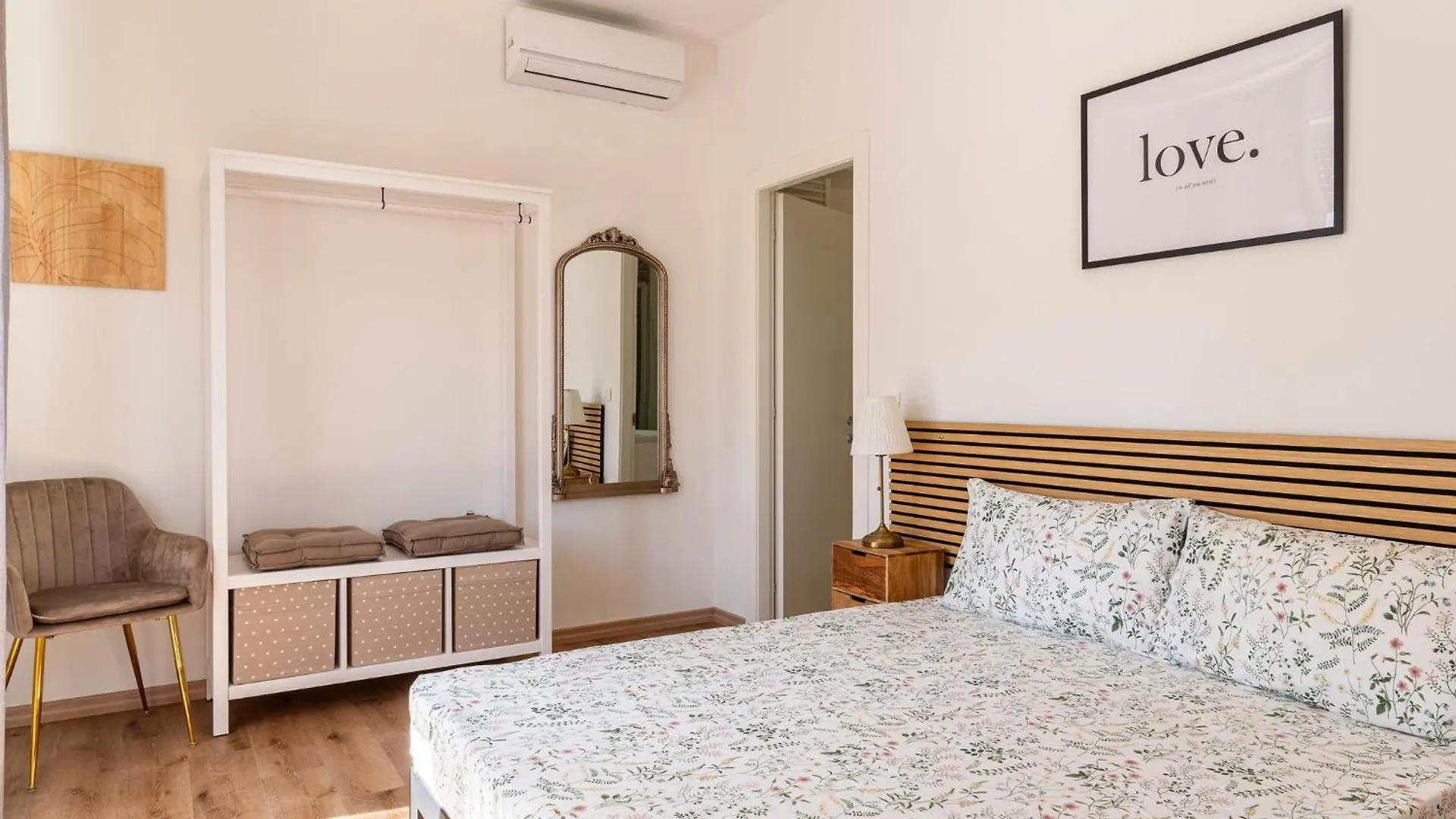 Apartment Livorno Central And Modern 2 Apts & 1 Room!