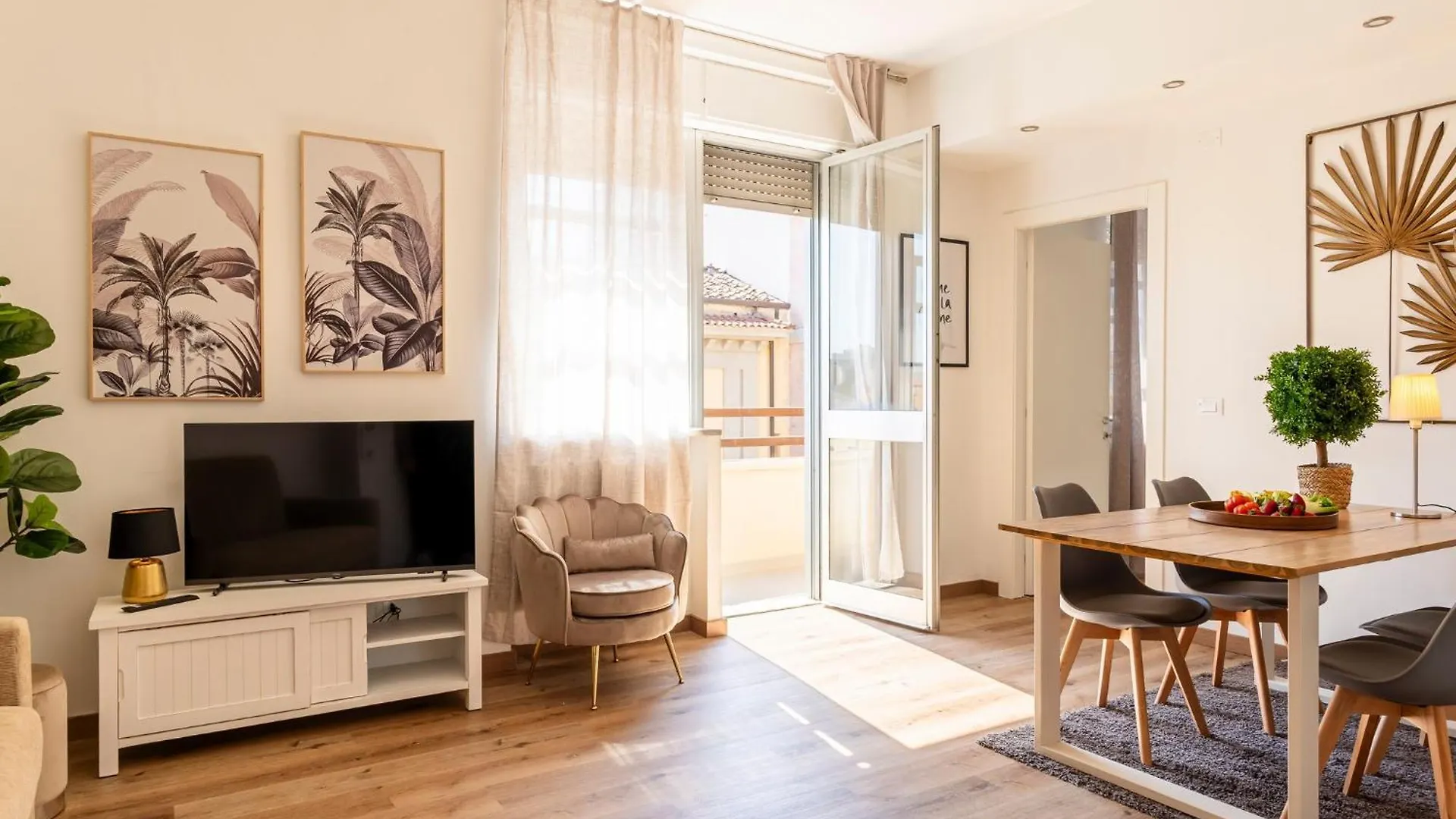 Livorno Central And Modern 2 Apts & 1 Room!