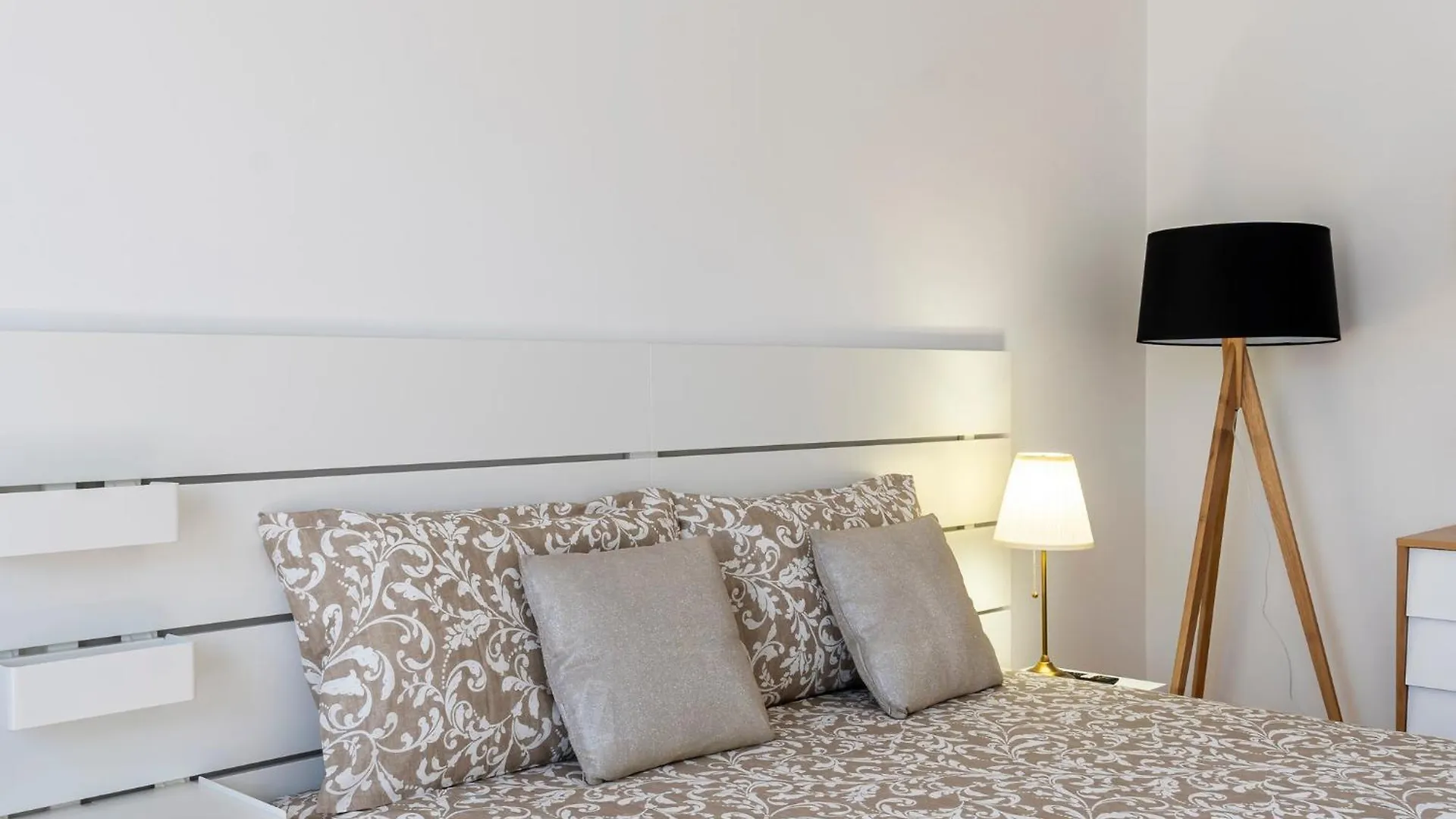 Apartment Livorno Central And Modern 2 Apts & 1 Room!