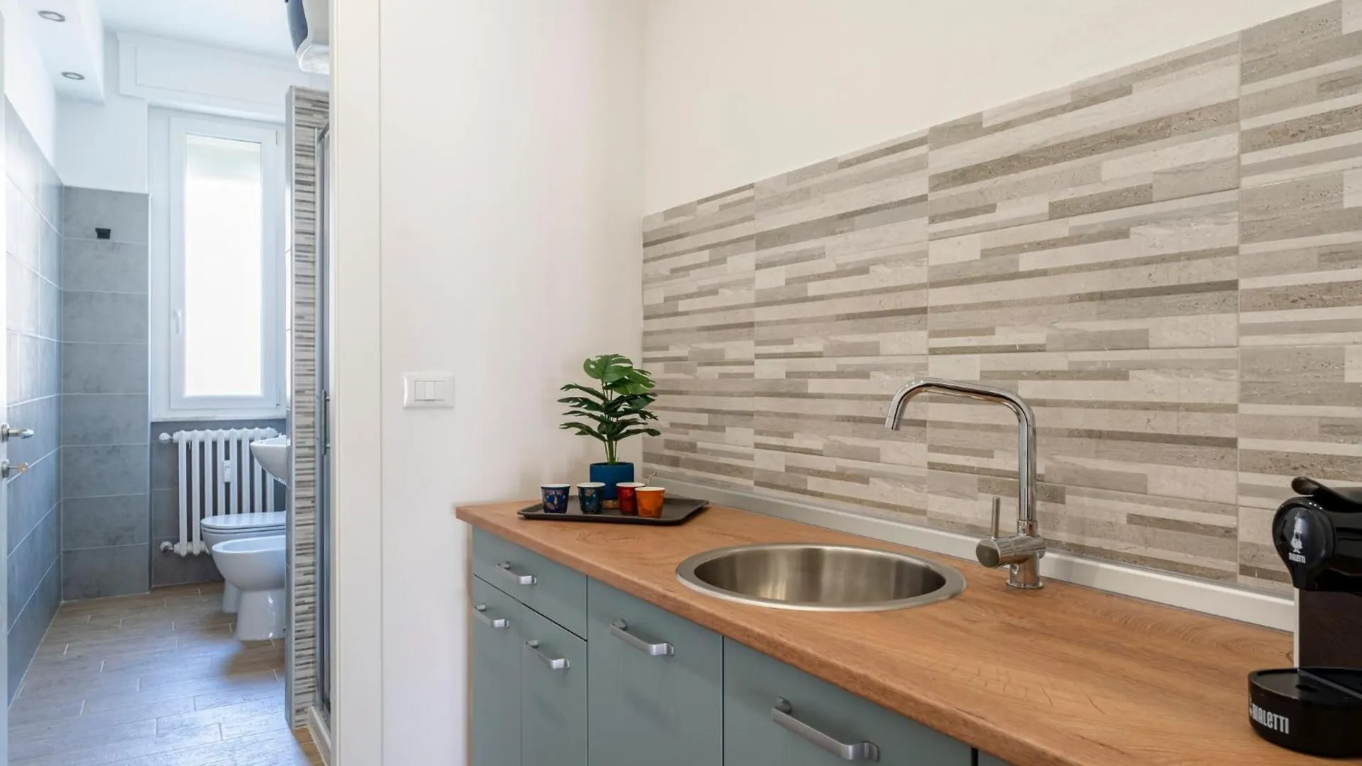 Livorno Central And Modern 2 Apts & 1 Room! 0*,