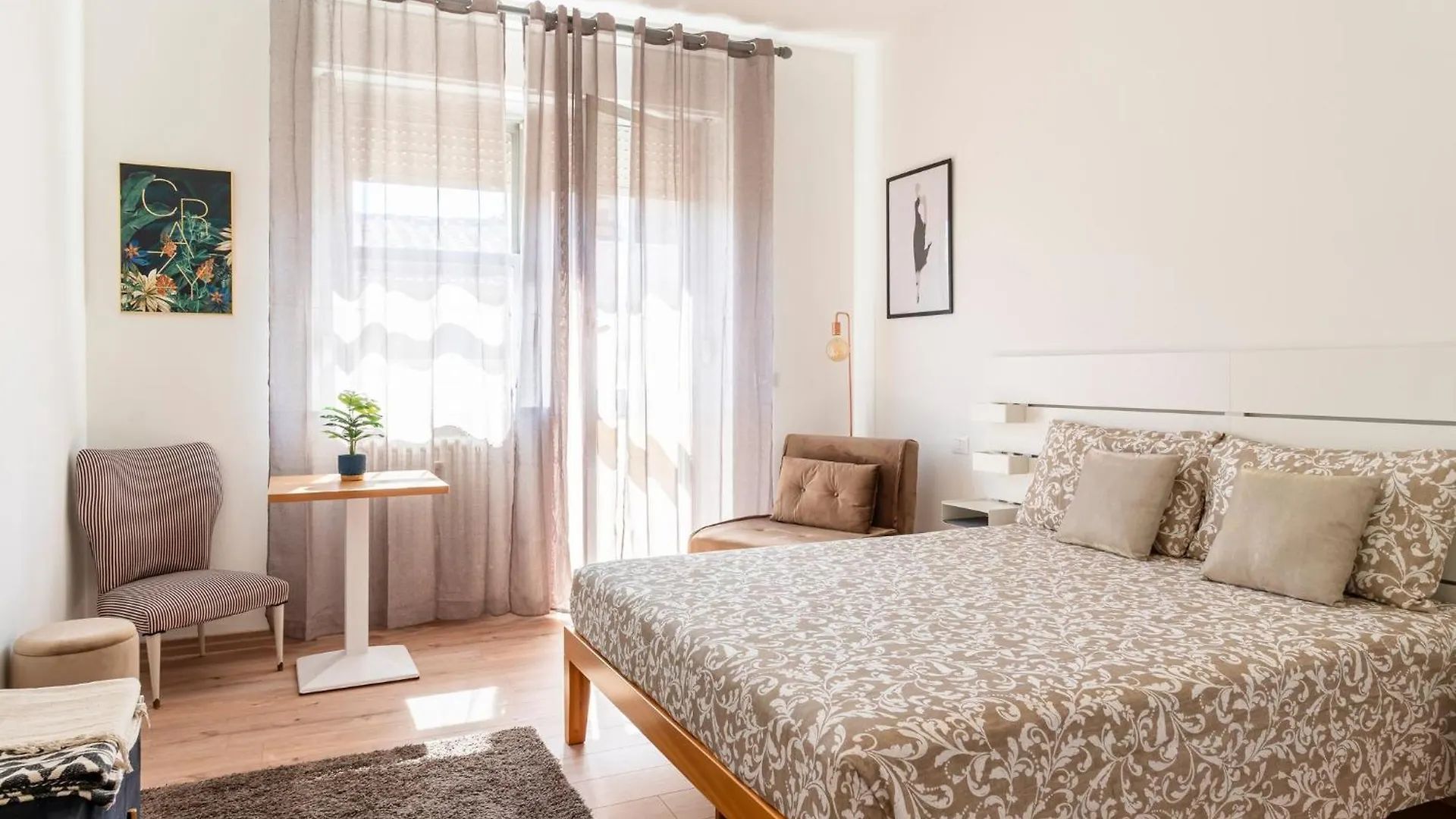 Livorno Central And Modern 2 Apts & 1 Room! 0*,