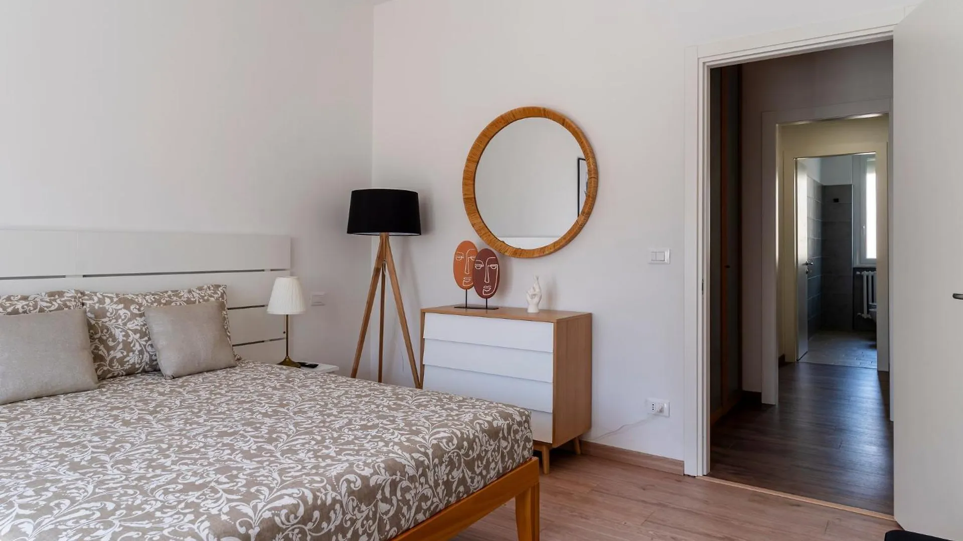 Livorno Central And Modern 2 Apts & 1 Room!