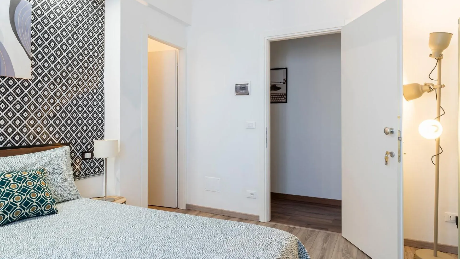 Livorno Central And Modern 2 Apts & 1 Room! Italy