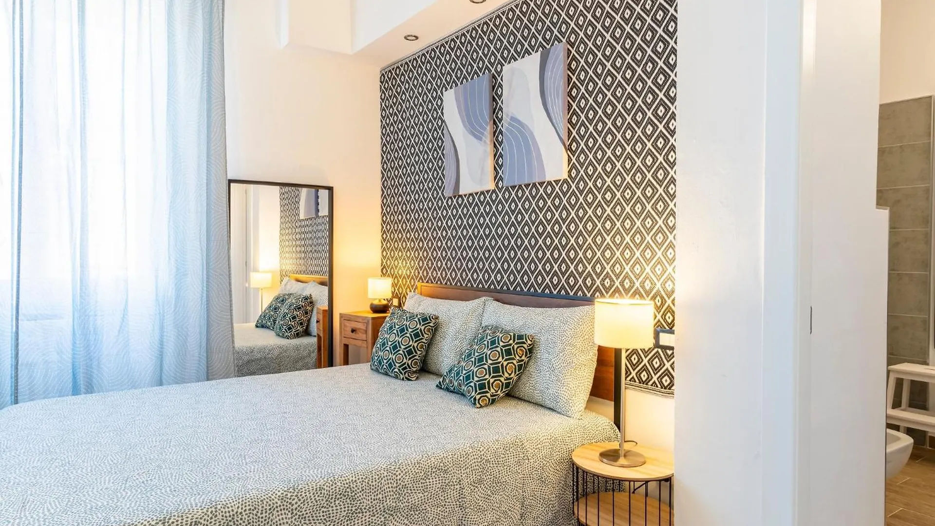Livorno Central And Modern 2 Apts & 1 Room!
