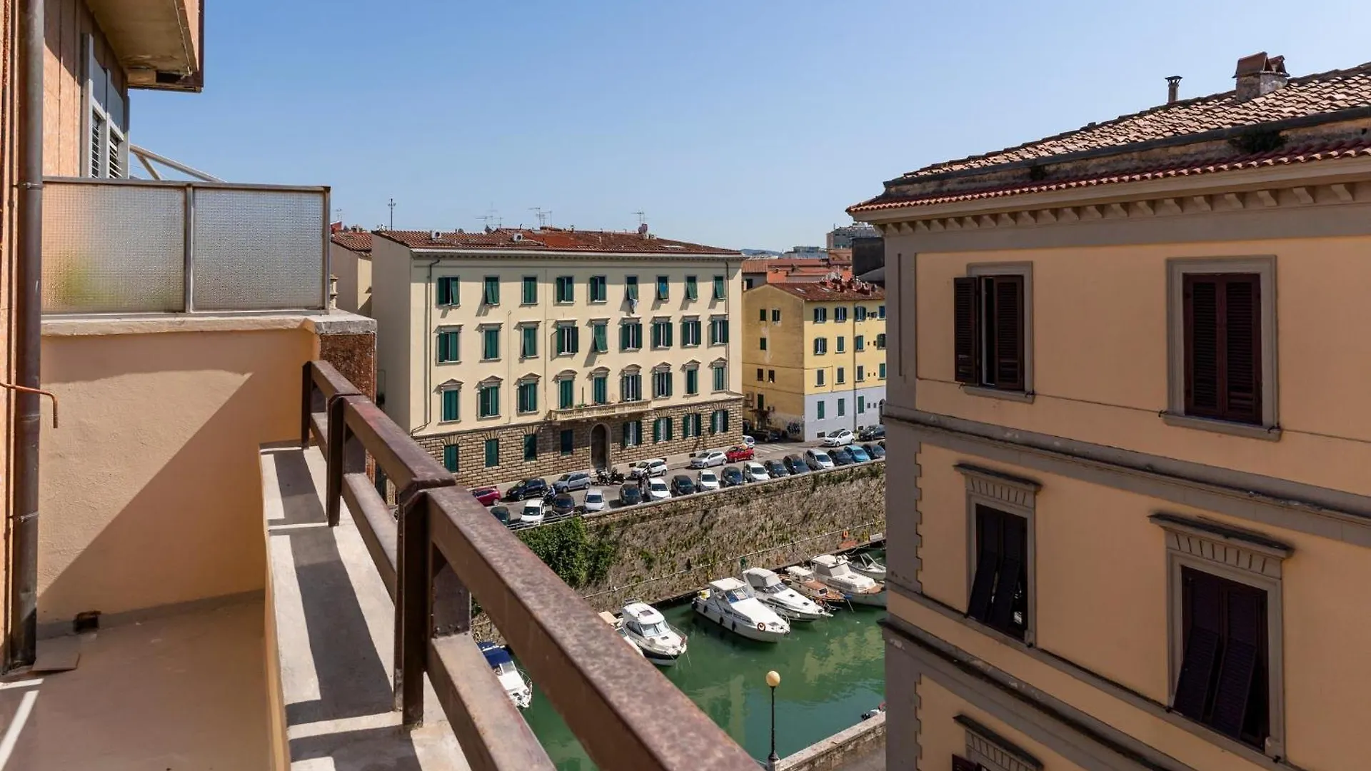 Apartment Livorno Central And Modern 2 Apts & 1 Room! Italy